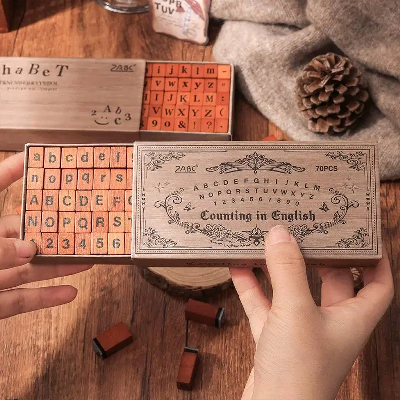 Kit de 70 Sellos de Madera con Letras y Números Vintage