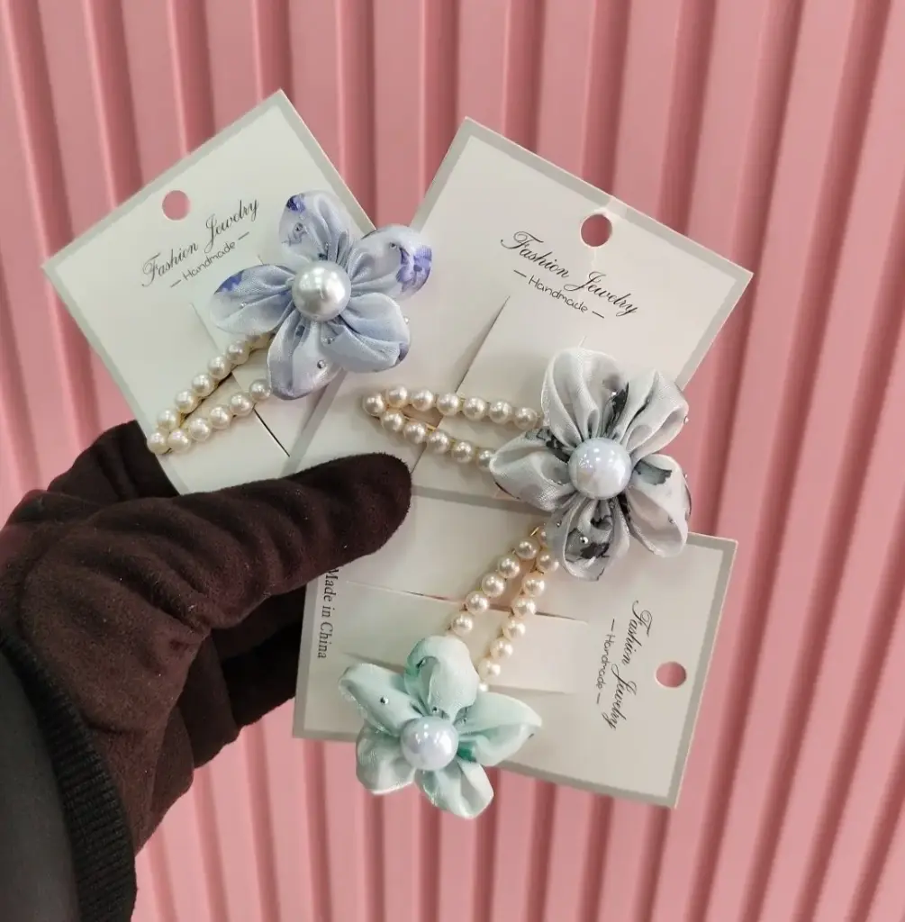 Mini Pinche flor perla 1750