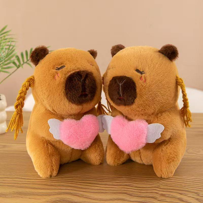 Peluche Capybara Femenino con Corazón 