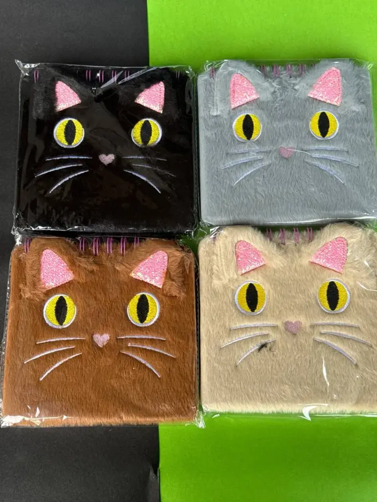 Libreta Mediana de Felpa Gatito Suavidad que inspira