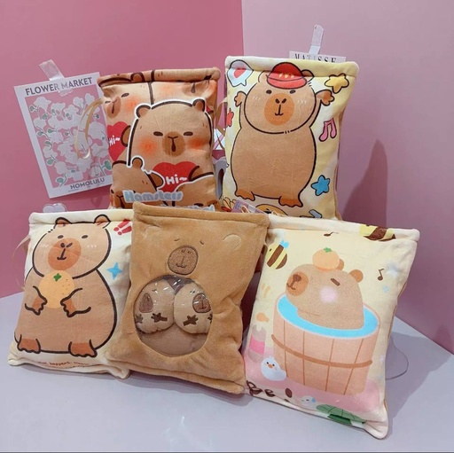 [CAR24-1663] bolsa con 8 pelcuhes de Felpa Capybara