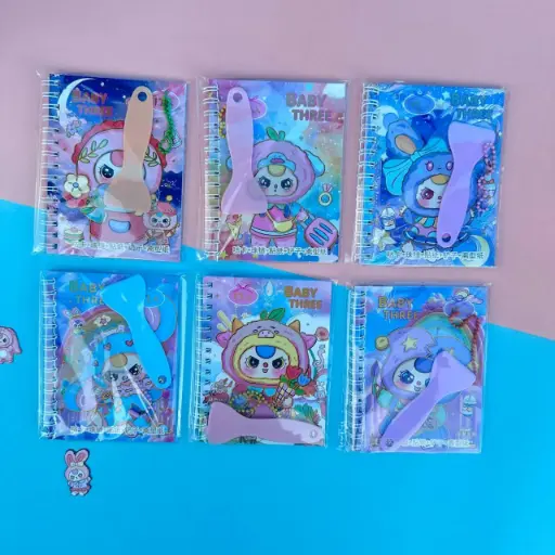 [EE25-354]  Álbum de Stickers + Espátula Baby Three 