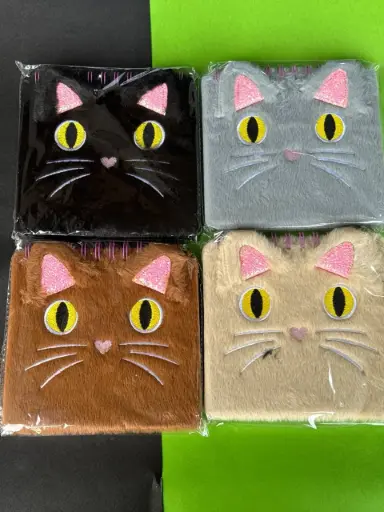 [EE25-625] Libreta Mediana de Felpa Gatito Suavidad que inspira