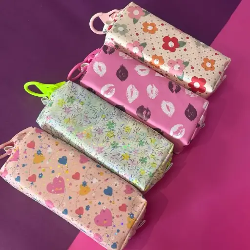 [EE25-562] Estuche de Lápices Flores Colorido y Práctico